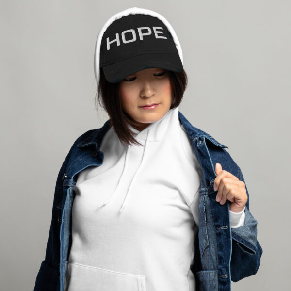 Gorra Tipo Dad Hat con Estilo Desgastado – Un Toque Único para tu Outfit - Image 2